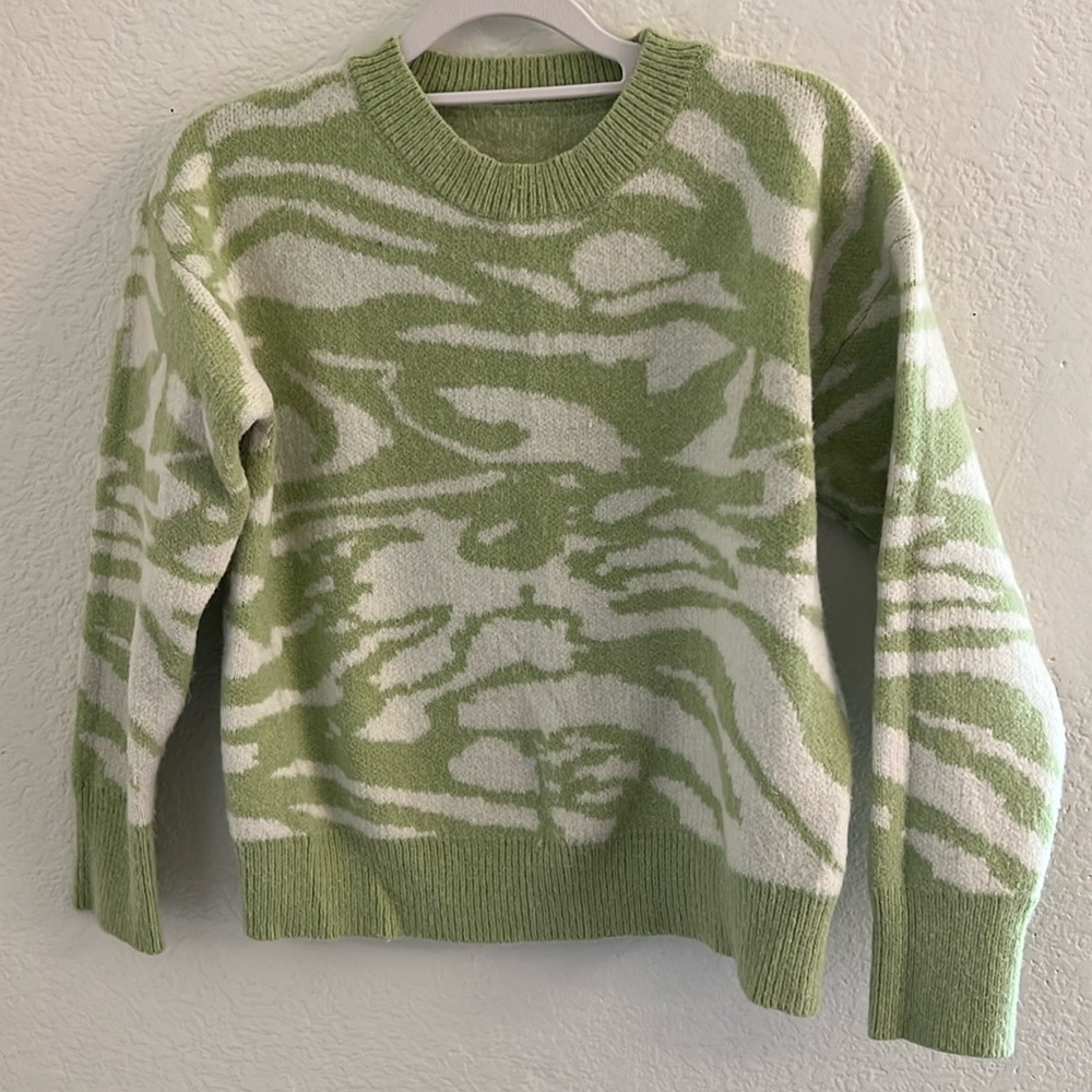 Green sweater - Picture 2 of 4